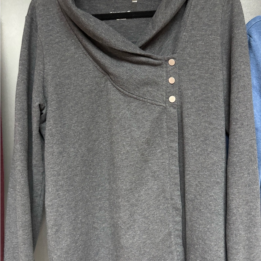 3 Danskin Cozy wrap tops with snap-Detail and cowl neck - Picture 4 of 9